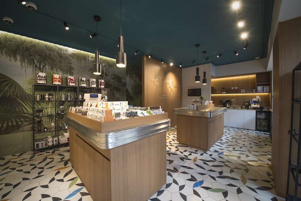 Intérieur boutique Araku Coffee4